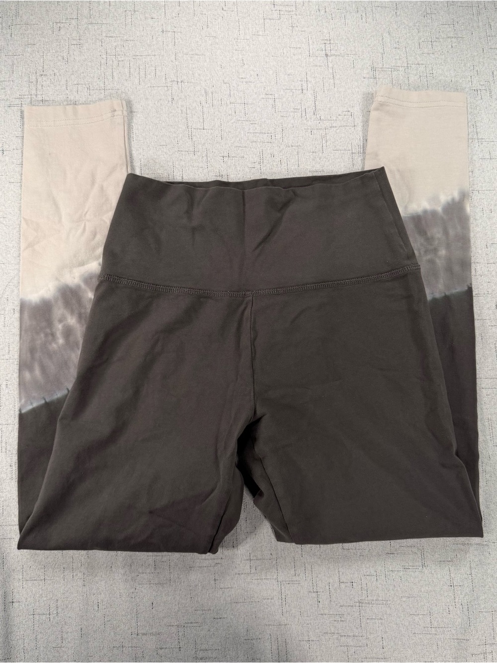 Offline High-Waist Tie-Dye Leggings - Black and Cream